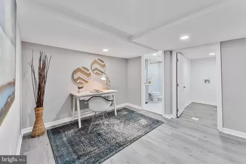 Entry Way - 702 Dale Dr, Silver Spring, MD 20910 photo 9 of 10