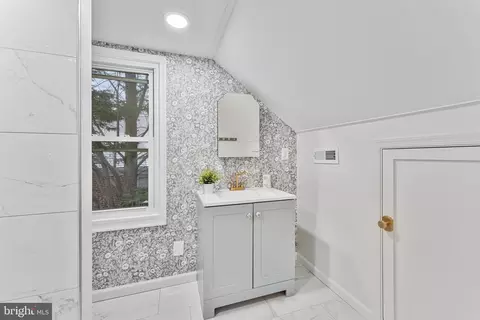 Bath - 702 Dale Dr, Silver Spring, MD 20910 photo 3 of 5