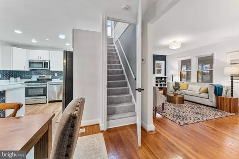 Entry Way - 702 Dale Dr, Silver Spring, MD 20910 photo 2 of 10