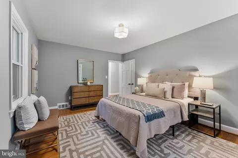 Bedroom - 702 Dale Dr, Silver Spring, MD 20910 photo 4 of 13