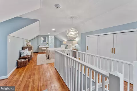 Entry Way - 702 Dale Dr, Silver Spring, MD 20910 photo 3 of 10