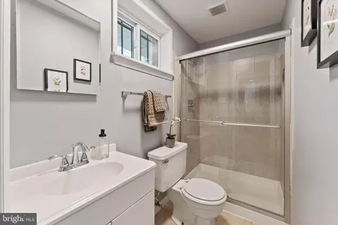 Bath - 3 Melbourne Ave, Silver Spring, MD 20901 photo 3 of 3
