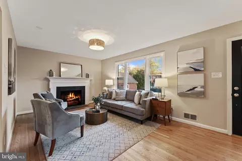 Living - 3 Melbourne Ave, Silver Spring, MD 20901 photo 2 of 3