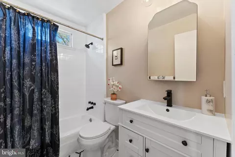 Bath - 3 Melbourne Ave, Silver Spring, MD 20901 photo 2 of 3