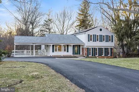 19112 Plummer Dr, Germantown, MD 20876