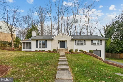7901 Charleston Ct, Bethesda, MD 20817