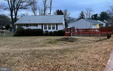 1101 Broadwood Dr, Rockville, MD 20851