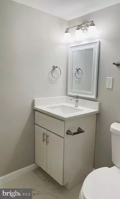 Bath - 17517 Christer St, Poolesville, MD 20837 photo 2 of 2