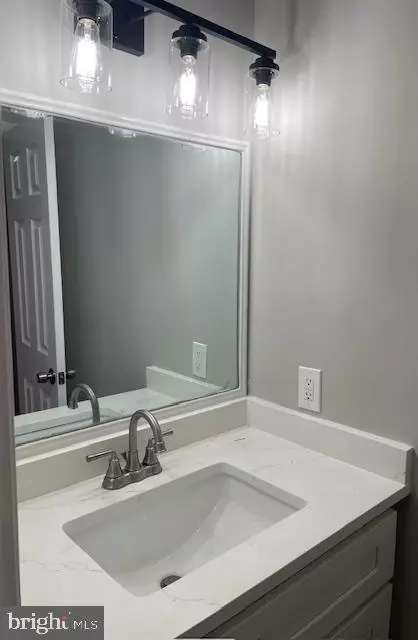 Bath - 17517 Christer St, Poolesville, MD 20837 photo 1 of 2