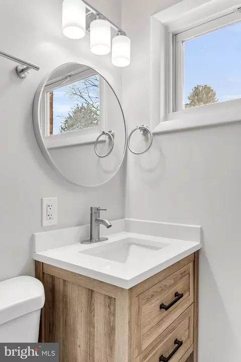 Bath - 13125 Fernedge Rd, Silver Spring, MD 20906 photo 7 of 9