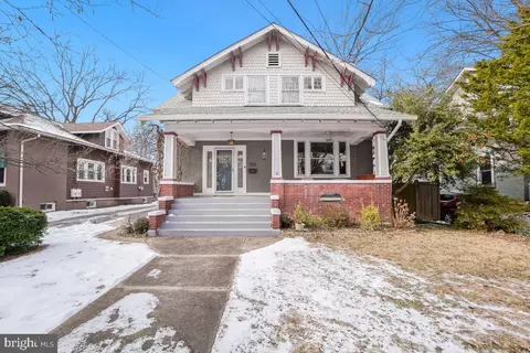 7132 Carroll Ave, Takoma Park, MD 20912