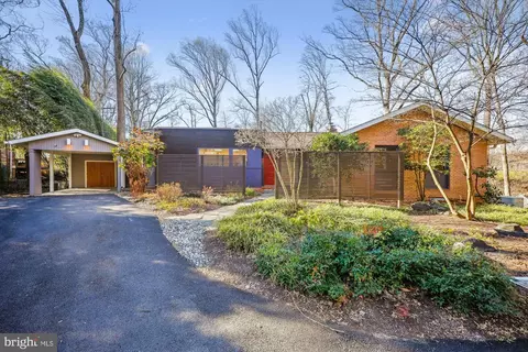 8328 Fenway Rd, Bethesda, MD 20817