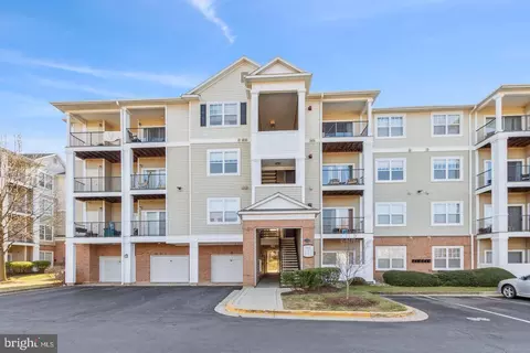 19617 Galway Bay Cir #303, Germantown, MD 20874