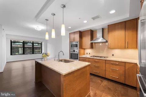 7171 Woodmont Ave #205, Bethesda, MD 20814