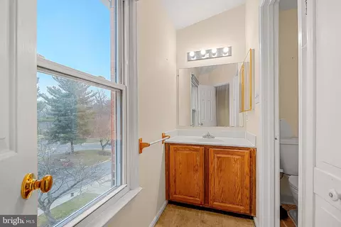 10 Sonata Ct, Silver Spring, MD 20901 photo 27