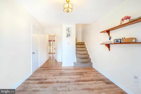 10 Sonata Ct, Silver Spring, MD 20901 photo 2