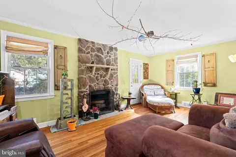 Living - 2401 Hayden Dr, Silver Spring, MD 20902 photo 1 of 1