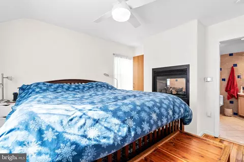 Bedroom - 2401 Hayden Dr, Silver Spring, MD 20902 photo 2 of 7