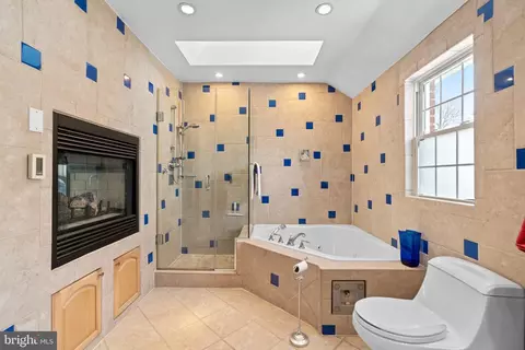 Bath - 2401 Hayden Dr, Silver Spring, MD 20902 photo 1 of 2