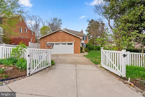 Exterior - 2401 Hayden Dr, Silver Spring, MD 20902 photo 11 of 13
