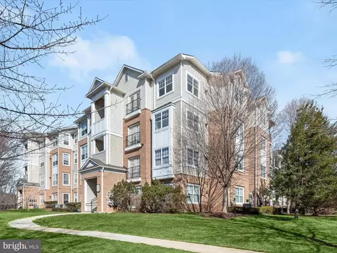 13504 Derry Glen Ct #402, Germantown, MD 20874