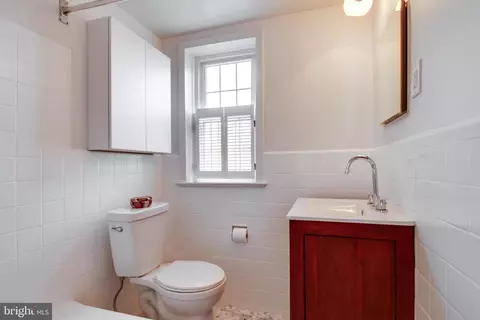 Bath - 2234 Washington Ave #101, Silver Spring, MD 20910 photo 1 of 2