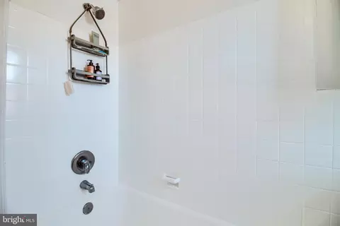 Bath - 2234 Washington Ave #101, Silver Spring, MD 20910 photo 2 of 2