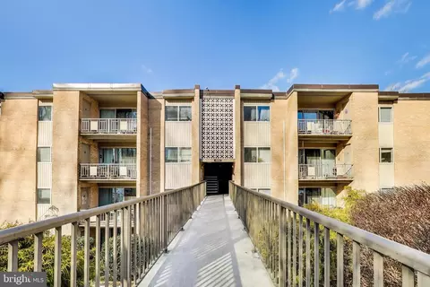5107 Crossfield Ct #12, Rockville, MD 20852