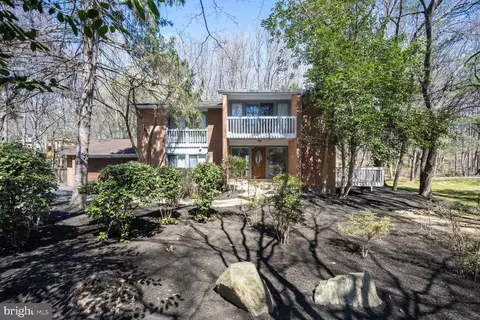 8409 Carlynn Dr, Bethesda, MD 20817