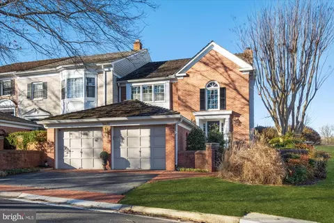9421 Turnberry Dr, Potomac, MD 20854