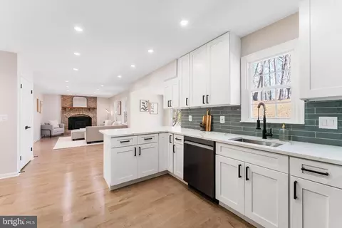 2308 Holly Spring Dr, Silver Spring, MD 20905 photo 9