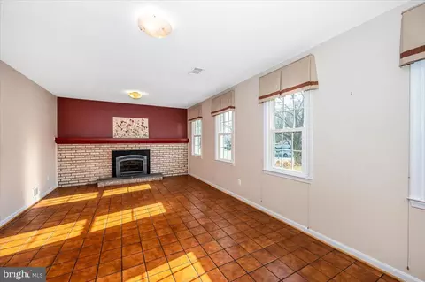 Living - 19805 Spurrier Ave, Poolesville, MD 20837 photo 10 of 13