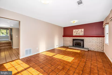 Living - 19805 Spurrier Ave, Poolesville, MD 20837 photo 11 of 13
