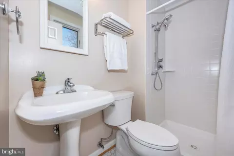 Bath - 19805 Spurrier Ave, Poolesville, MD 20837 photo 5 of 8