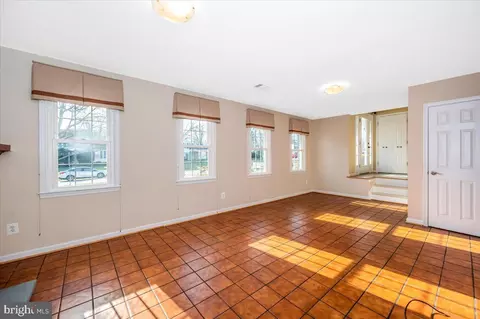 Living - 19805 Spurrier Ave, Poolesville, MD 20837 photo 12 of 13