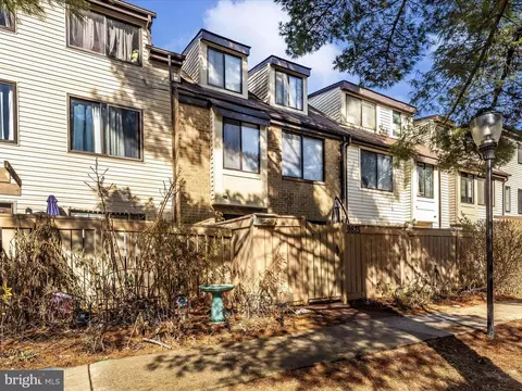9875 Brookridge Ct, Gaithersburg, MD 20886