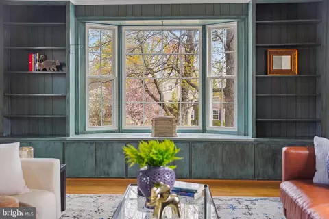 Living - 322 Penwood Rd, Silver Spring, MD 20901 photo 4 of 4
