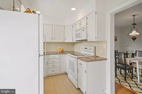 Kitchen - 322 Penwood Rd, Silver Spring, MD 20901 photo 2 of 2