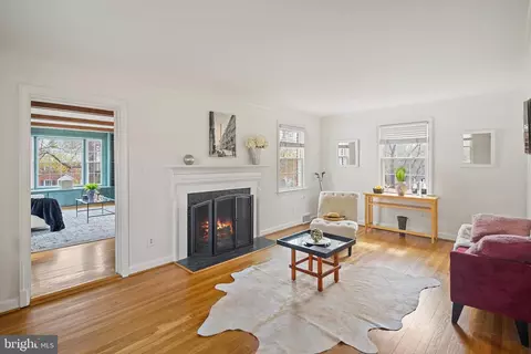 Living - 322 Penwood Rd, Silver Spring, MD 20901 photo 1 of 4