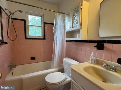 1615 Dublin Dr, Silver Spring, MD 20902 photo 4