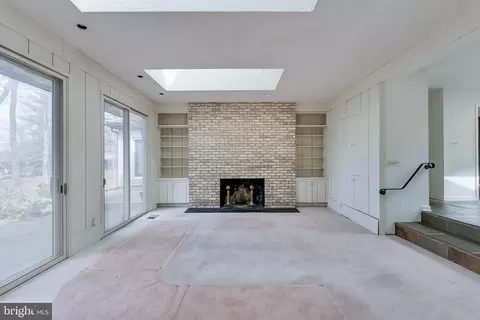 Living - 10108 Ormond Rd, Potomac, MD 20854 photo 5 of 10