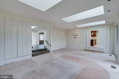 Living - 10108 Ormond Rd, Potomac, MD 20854 photo 6 of 10