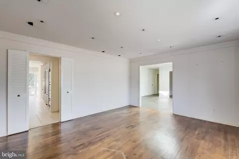 Living - 10108 Ormond Rd, Potomac, MD 20854 photo 4 of 10
