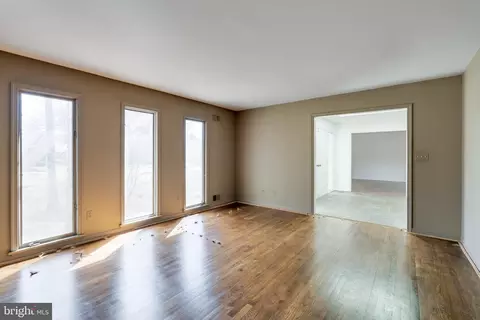 Living - 10108 Ormond Rd, Potomac, MD 20854 photo 2 of 10