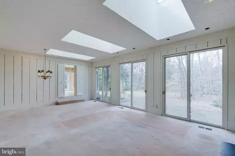 Living - 10108 Ormond Rd, Potomac, MD 20854 photo 7 of 10