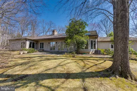 Exterior - 10108 Ormond Rd, Potomac, MD 20854 photo 3 of 4
