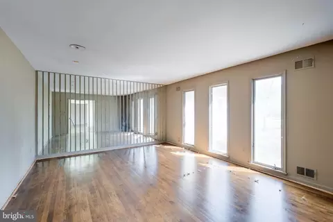 Living - 10108 Ormond Rd, Potomac, MD 20854 photo 1 of 10