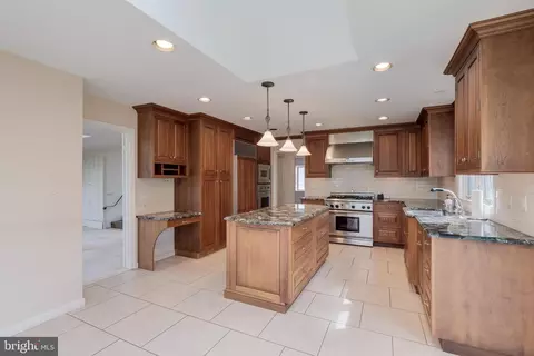 Kitchen - 10108 Ormond Rd, Potomac, MD 20854 photo 4 of 4
