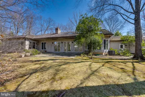 Exterior - 10108 Ormond Rd, Potomac, MD 20854 photo 4 of 4