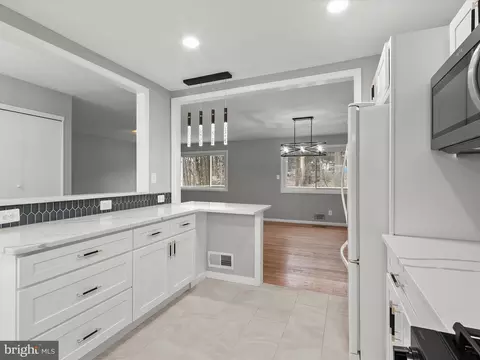 9748 Hedin Dr, Silver Spring, MD 20903 photo 16